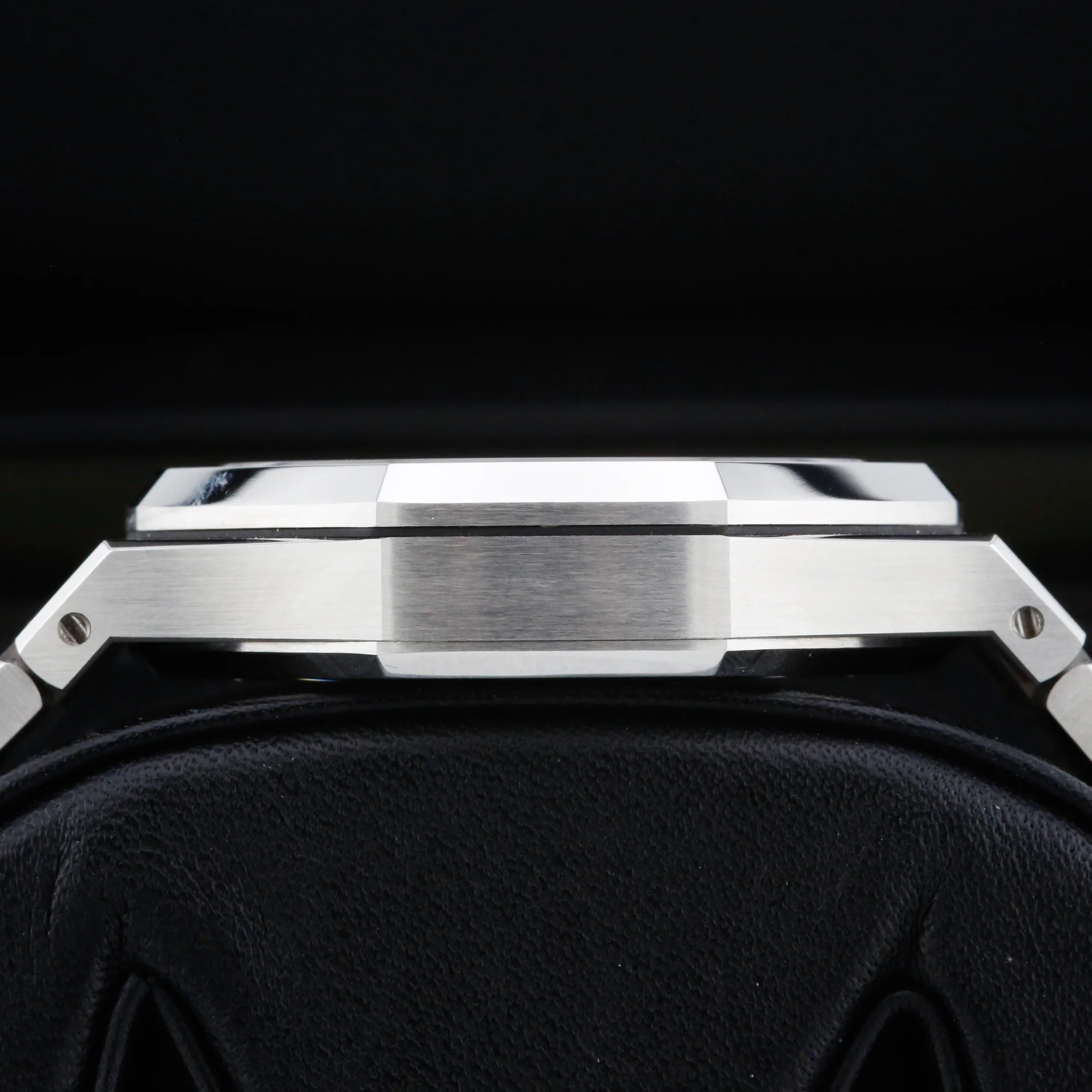 Audemars Piguet Royal Oak 15500 Black 41mm Unworn 2022 Complete Set - Image 3