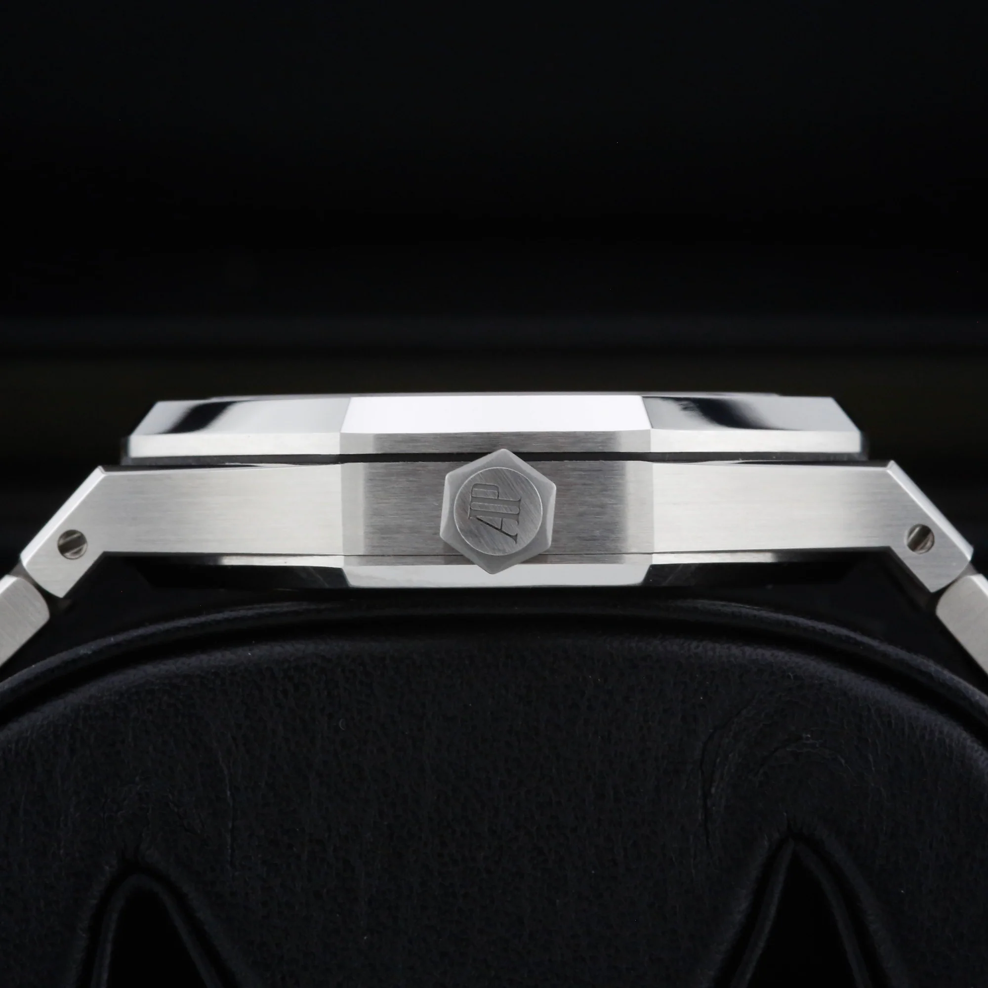 Audemars Piguet Royal Oak 15500 Black 41mm Unworn 2022 Complete Set - Image 4
